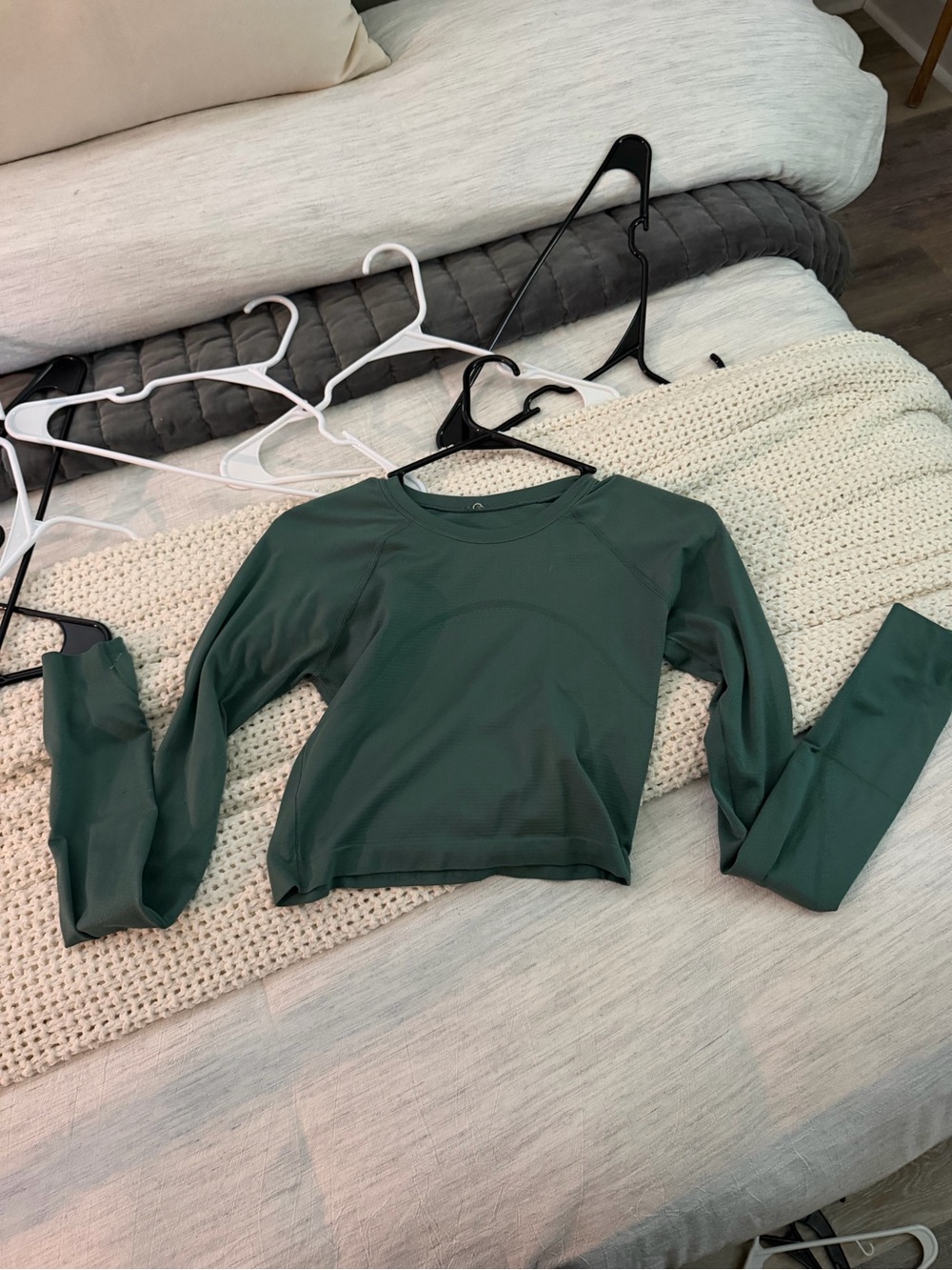 lululemon athletica Long Sleeve Crop Top in Deep Green
